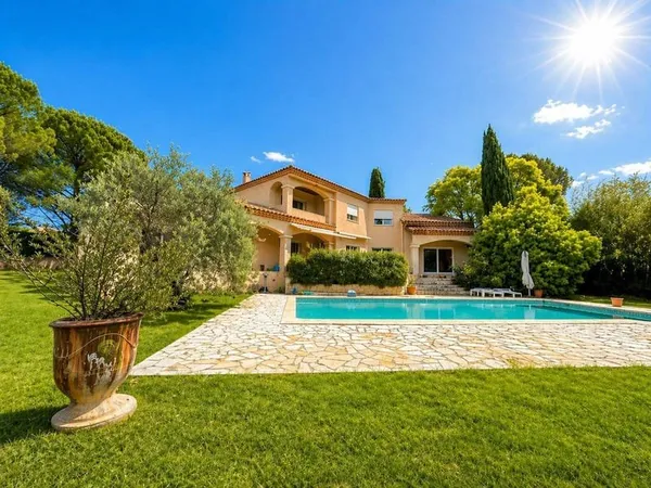 Maison 6 pièces 260 m²