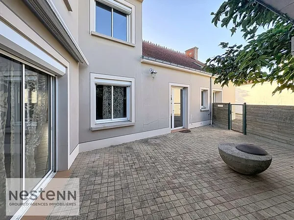 Ensemble immobilier à vendre à Challans Maison 4 Chambres et 2 locaux commerciaux