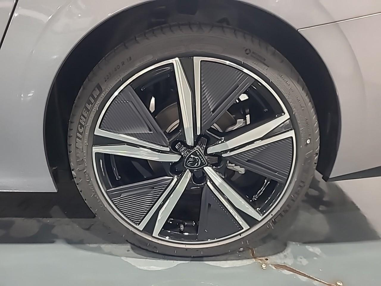 Peugeot 308 sw hybrid 136 e-dcs6 gt — photo 16
