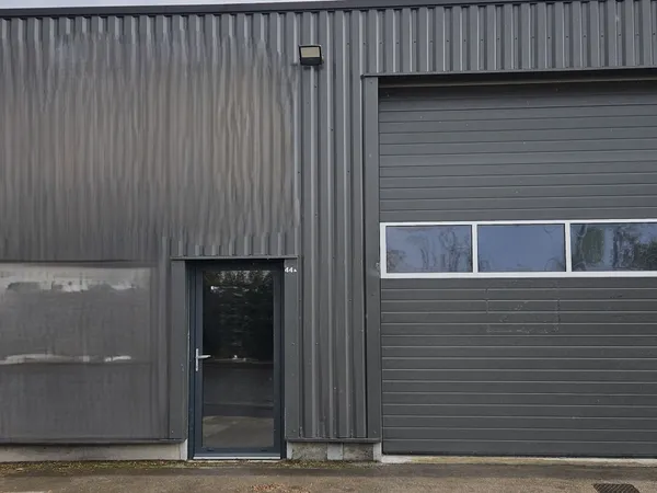 Loue local commercial - 145m²