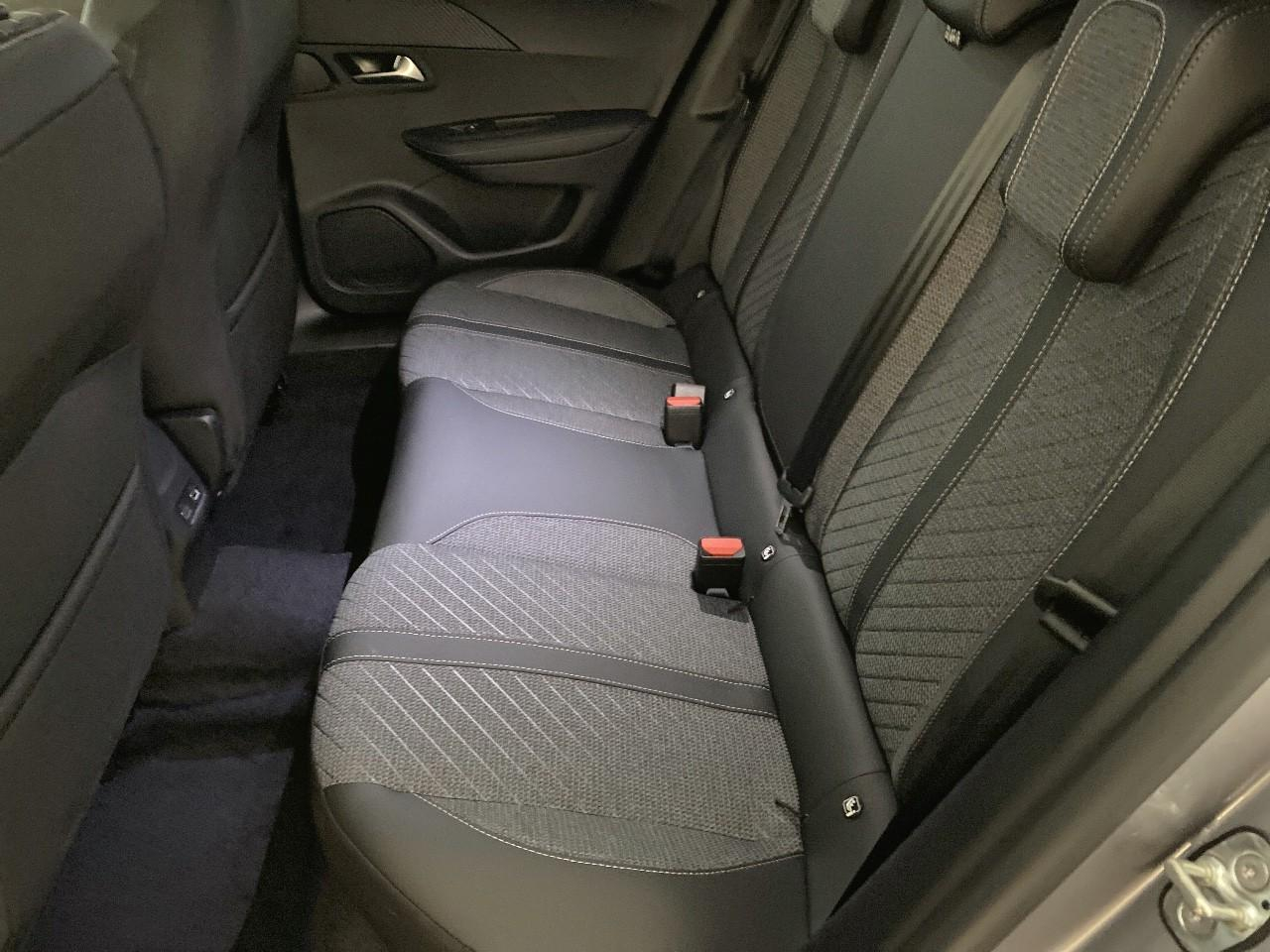Peugeot 2008 hybrid 145 ch e-dcs6 allure — photo 10