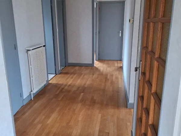Loue maison de village sur sous-sol 120m2