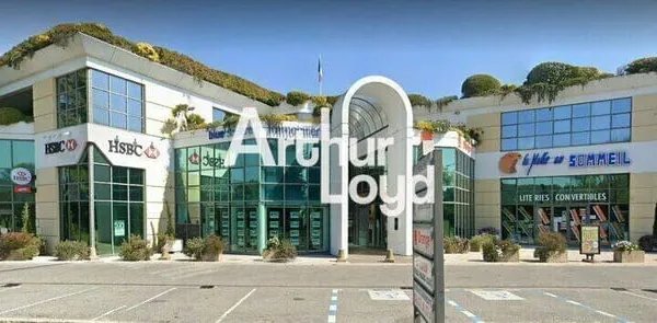 Local commercial 335 m²