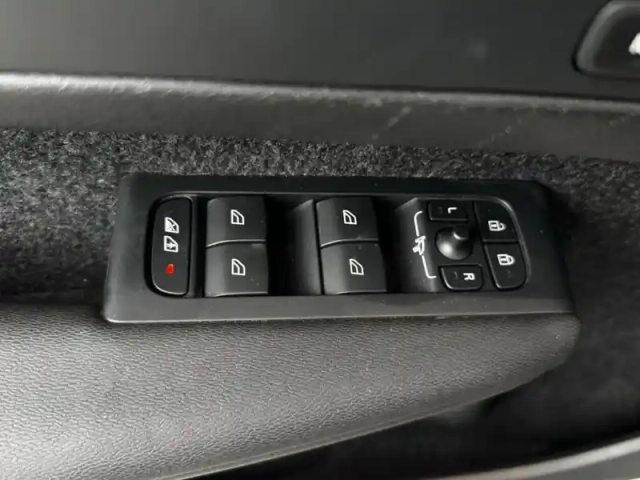 Volvo Xc40 b3 163 ch dct7 ultra — photo 11