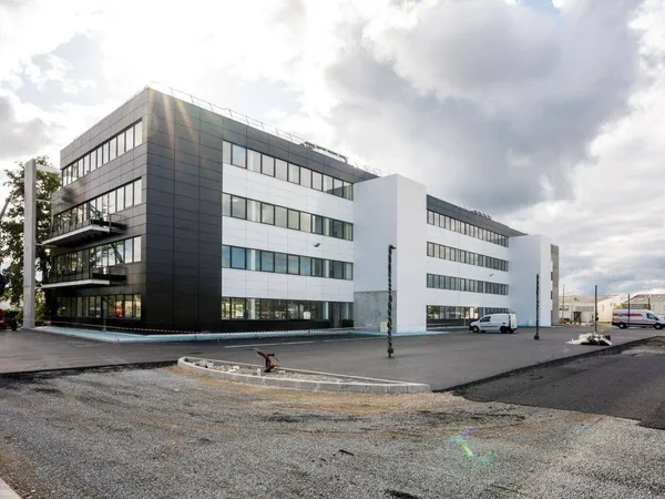 Bureaux 2777 m²