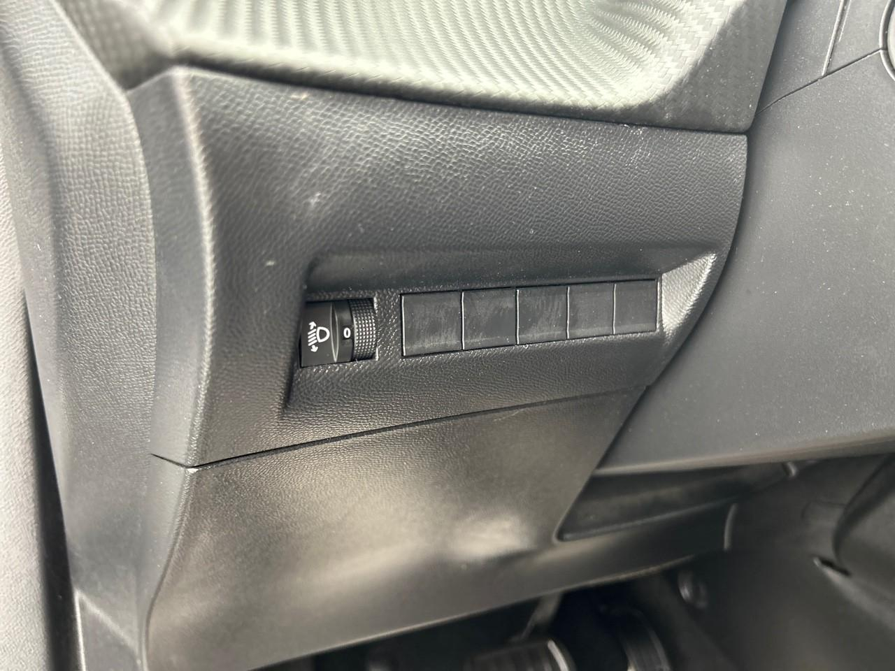 Peugeot 2008 hybrid 136 e-dcs6 active — photo 21