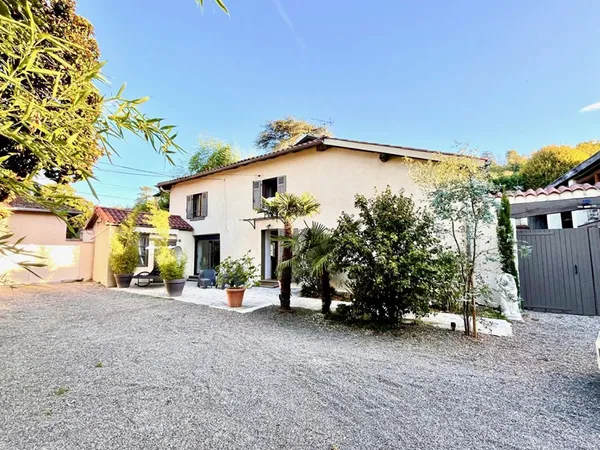 VIENNE - JOILE MAISON 180 m² , 4 CHAMBRES , Piscine et Dépendances