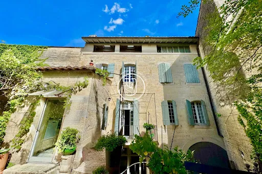 Maison 305 m²