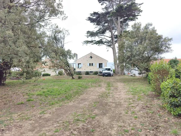Terrain 1492 m²