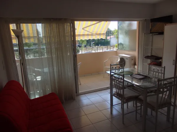 à LOUER 2p meublé CANNES Palm Beach (06) 30m2