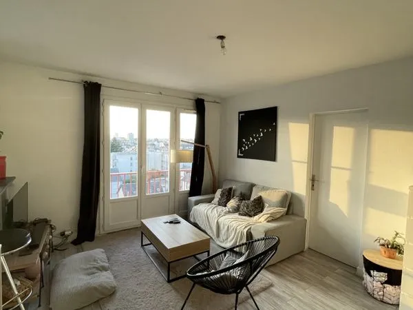 F2 TOURS-Febvotte-Chauffage et eau compris-parking