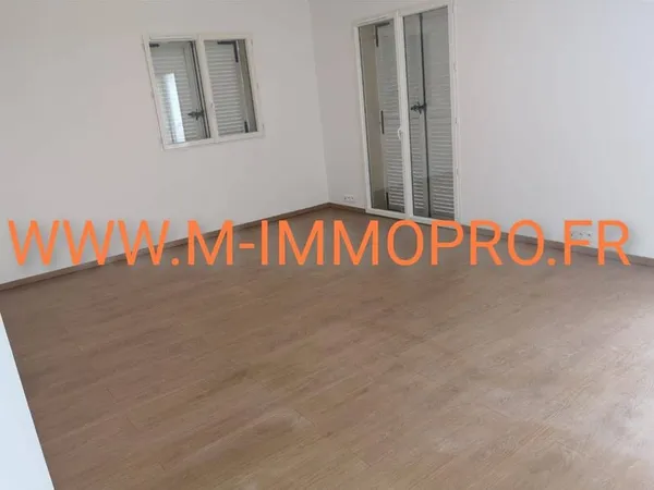 Bureau 82 m²