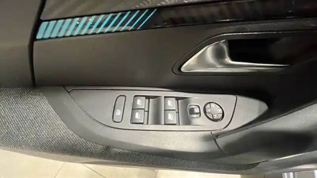 Peugeot 2008 puretech 100 s&amp;s bvm6 — photo 13