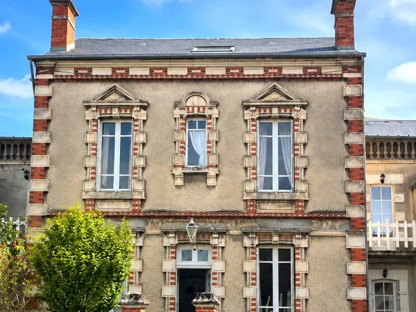 Jolie maison de ville de belle construction à rénover quartier Malus - Carnot
