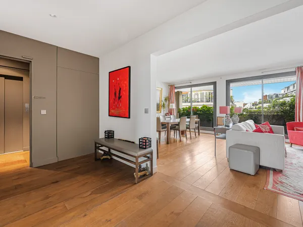 Vends appartement traversant