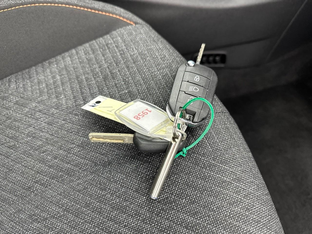 Peugeot 208 electrique 54 kwh 156ch style — photo 32