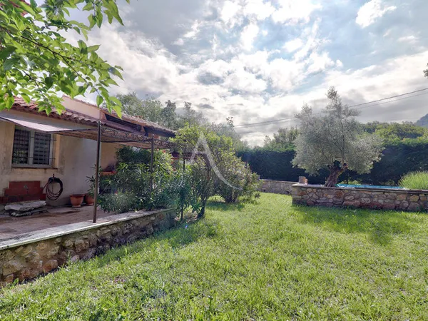 VILLA TYPE 6 AU CALME DE 172M2 AVEC JARDIN GARAGE ABRI VOITURE DOUBLE ET PISCINE