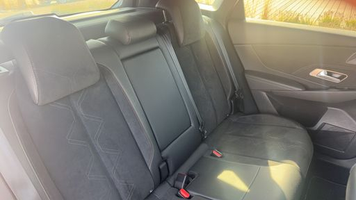 DS DS7 Crossback 1.5 BlueHDi 130 EAT8 - Performance Line Plus – 2022 – 85081 km – Diesel – Boîte Automatique — photo 40