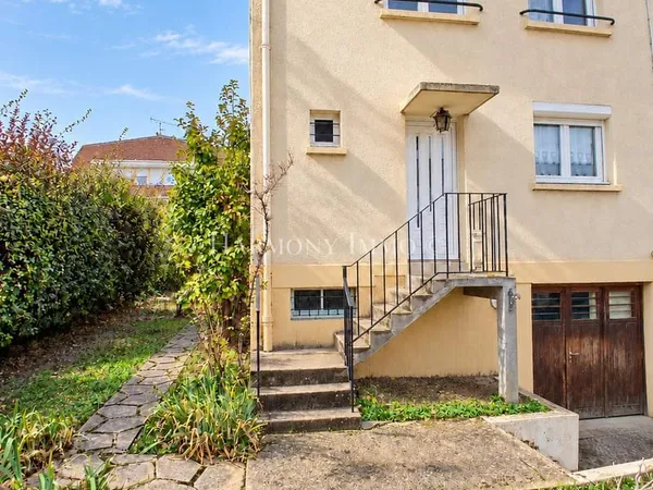 Maison de 80 m2 avec terrain de 322 m2 et garage