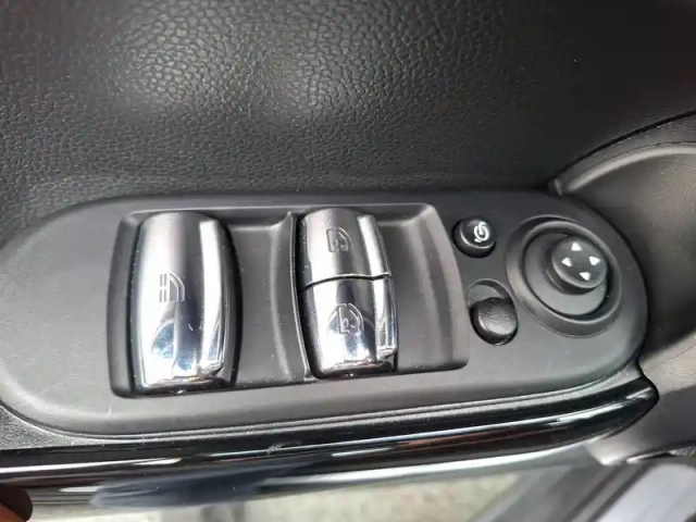 Mini Mini cabriolet cooper 136 ch dkg7 — photo 19