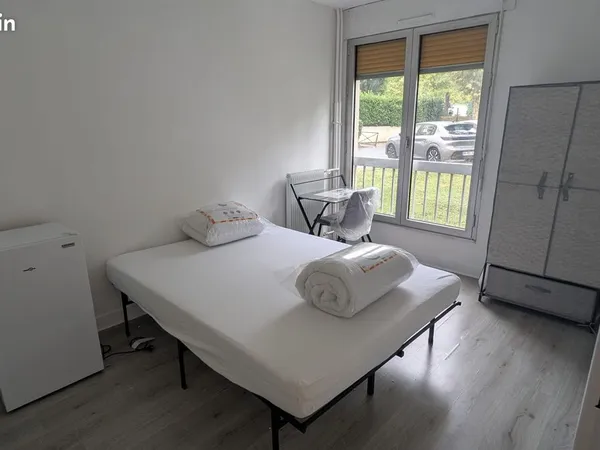 Chambre bien meublée - 7 minutes à pied de Université, ENSEA, EISTI, CY Tech, ESSEC