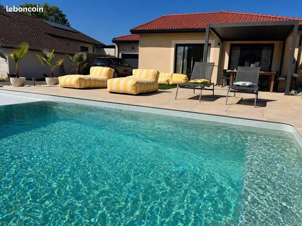 Maison récente de plain-pied avec piscine-garage-3 chambres - Fareins