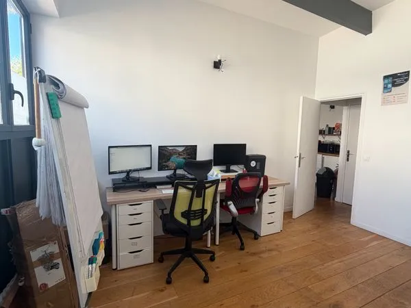 Bureau de 14 m² entièrement équipé à sous-louer