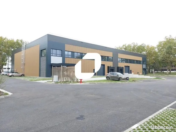 Local d'activité 2 220 m²