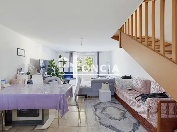 Achat immobilier sur AMBARÉS ET LAGRAVE, bel appartement de type 3 en duplex