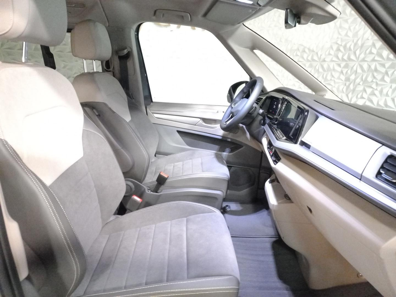 Volkswagen Utilitaires Multivan Court 1.5 eHybrid 245 4Motion DSG6 — photo 19