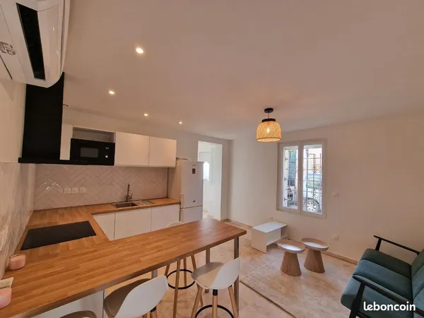A Loyer MAGNIFIQUE MAISON DE VILLAGE 70M2 CASTRIES