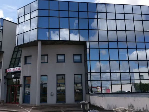 VENTE BUREAU PMR CHASSIEU RDCLe titre de votre annonce