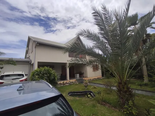 Maison - 8 pièces - 220 m²