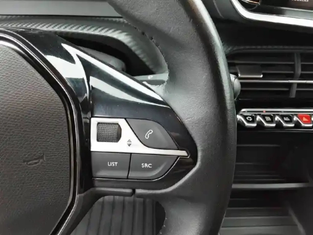 Peugeot 2008 puretech 130 s&amp;s bvm6 — photo 30