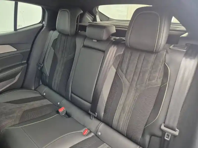 Peugeot 408 phev 225 e-eat8 — photo 10
