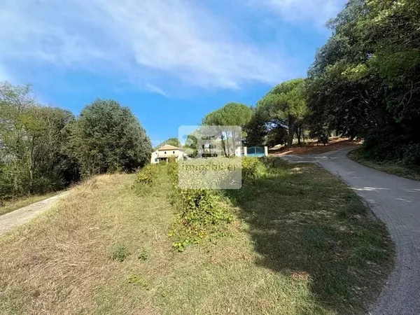 Terrain constructible 1057 m²