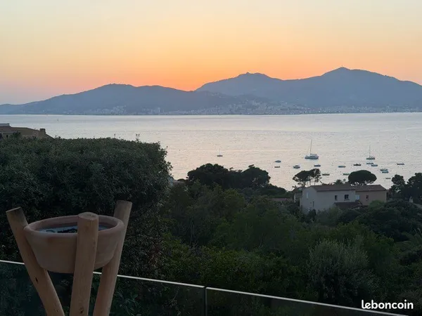 Maison vue pleine mer