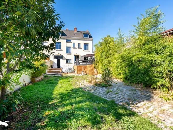 Maison 7 pièces 215 m²