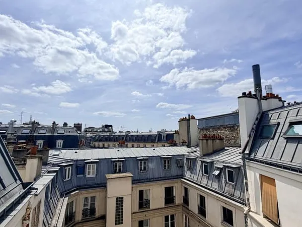 Paris 8 - 2 pièces rénové - dernier étage sur cour au calme