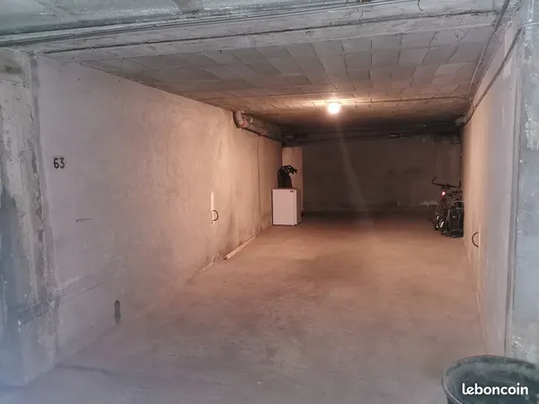 Parking/Garage couvert et fermé Figuerolle