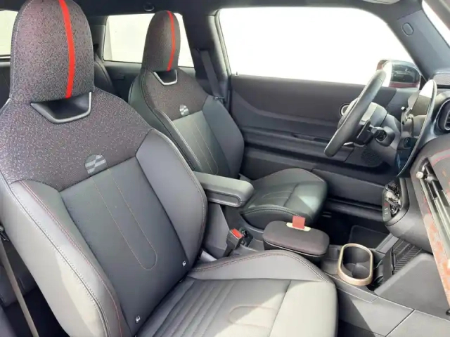 Mini Cooper 3 portes jcw 231ch jcw dkg7 — photo 23