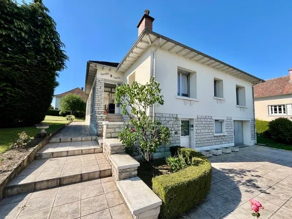 Maison 10 pièces 349 m²