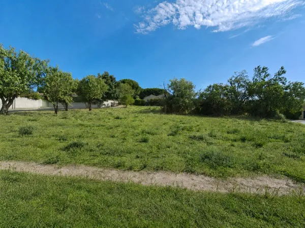 Rare, près de Béziers terrain viabilisé de 1010 m2