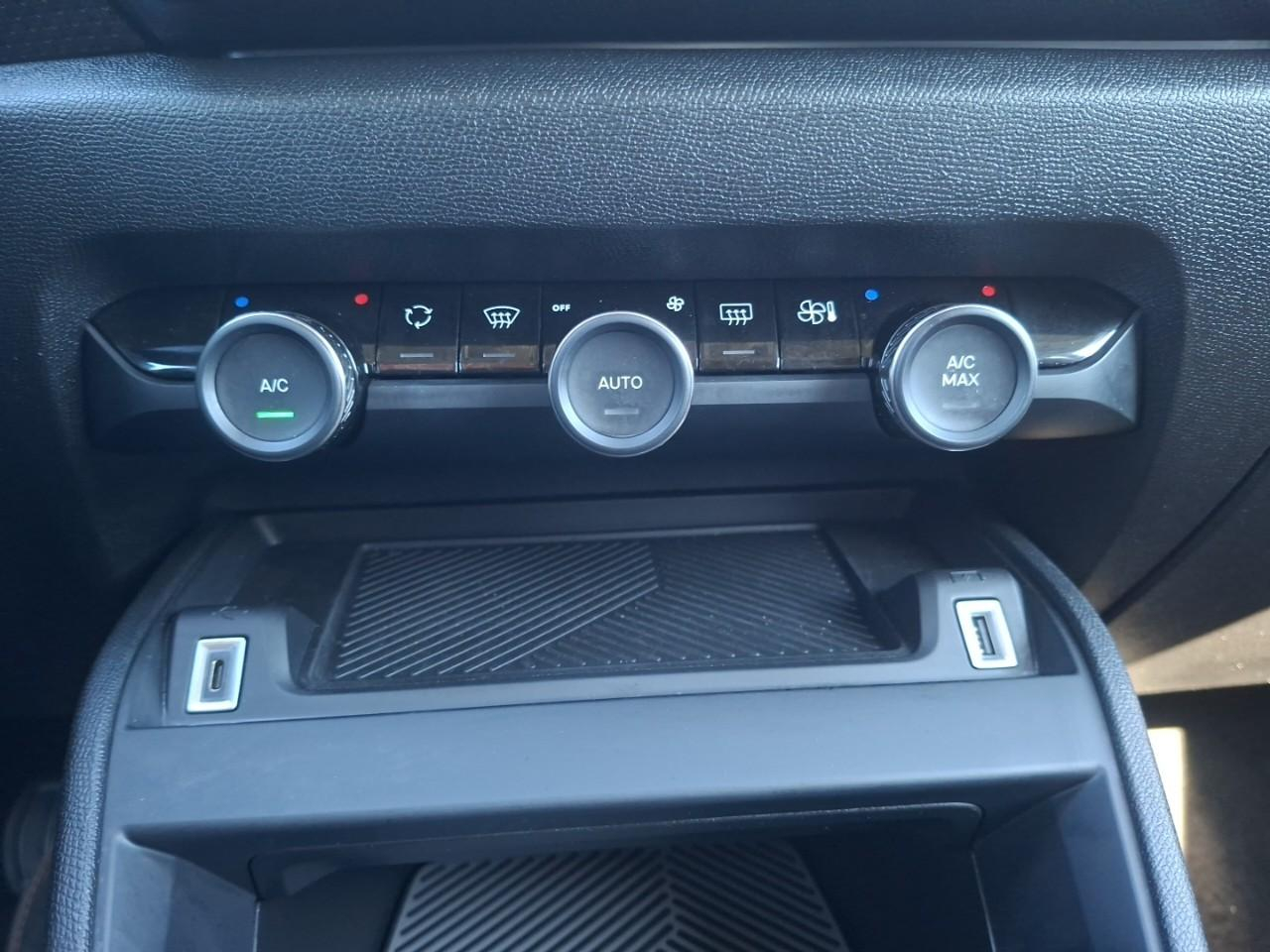 Citroën C4 puretech 130ch s&s shine eat8 — photo 19