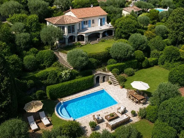 Villa 8 pièces 215 m²