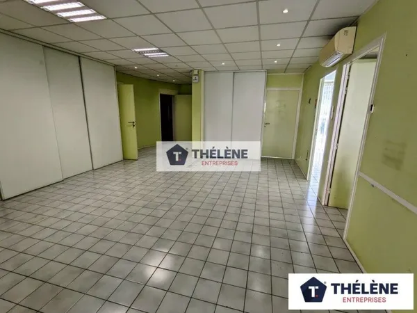 Local commercial 214 m²