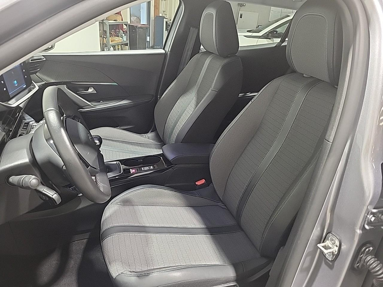 Peugeot 2008 puretech 100 s&s bvm6 allure — photo 10