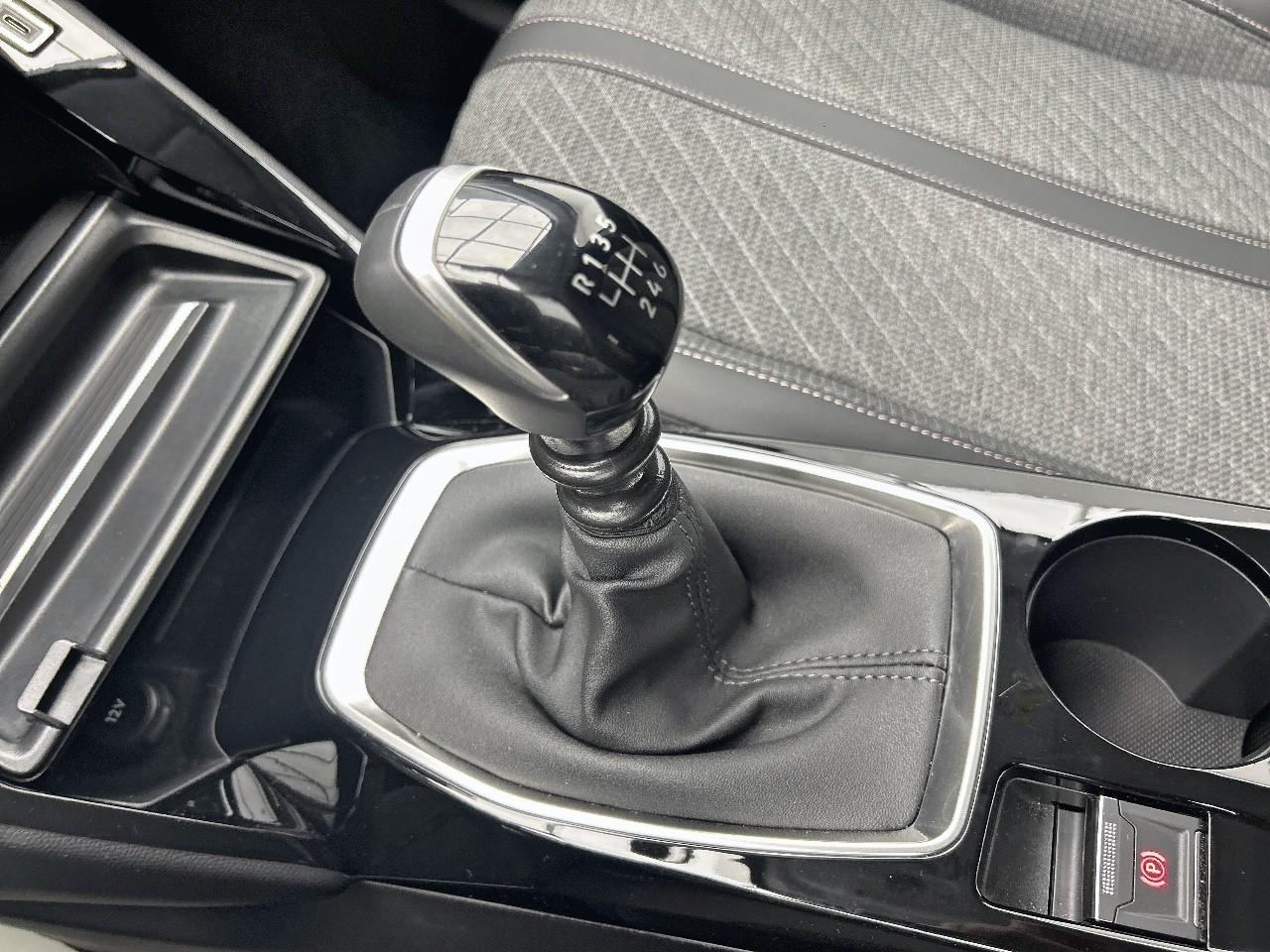 Peugeot 208 100 s&s bvm6 allure — photo 17