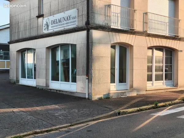 LOCAL COMMERCIAL / PROFESSIONNEL 84 m² - VITRINE - ANGERVILLE-L'ORCHER