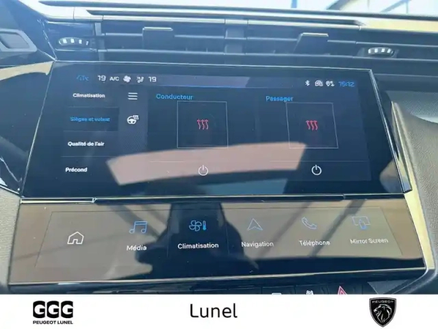 Peugeot 408 phev 225 e-eat8 — photo 18